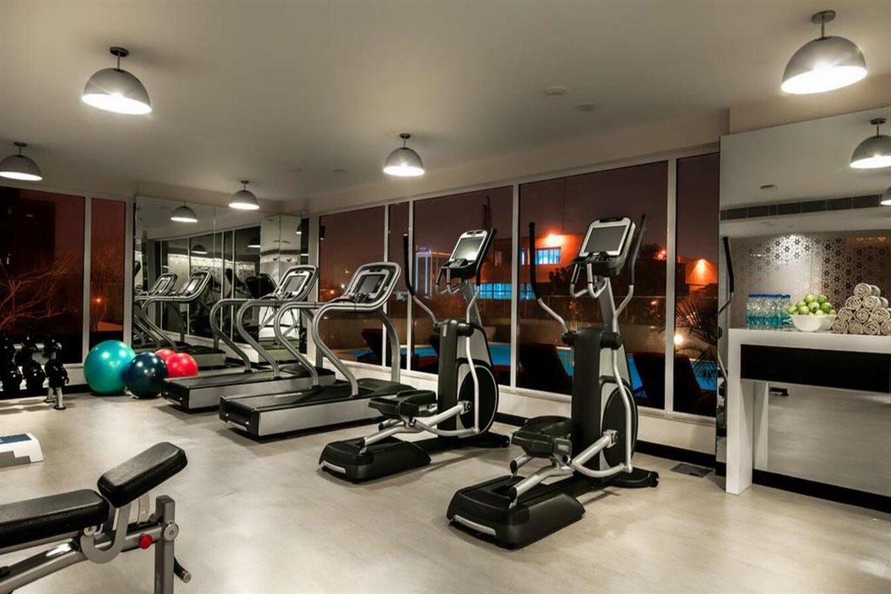 Hyatt Place Gurgaon Udyog Vihar Ngoại thất bức ảnh The gym at the hotel