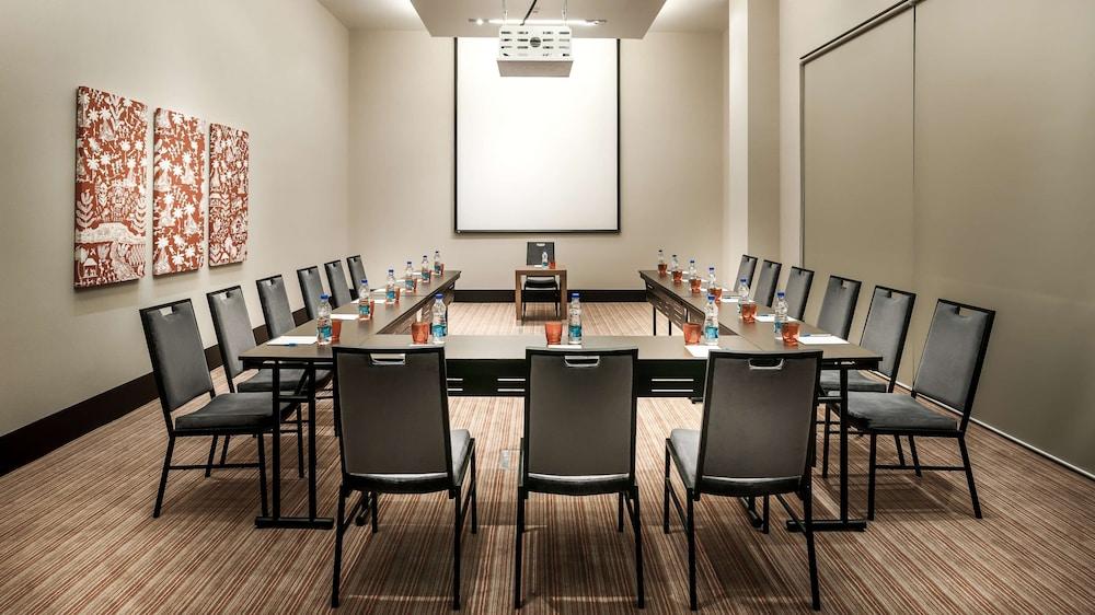 Hyatt Place Gurgaon Udyog Vihar Ngoại thất bức ảnh A meeting room at a hotel