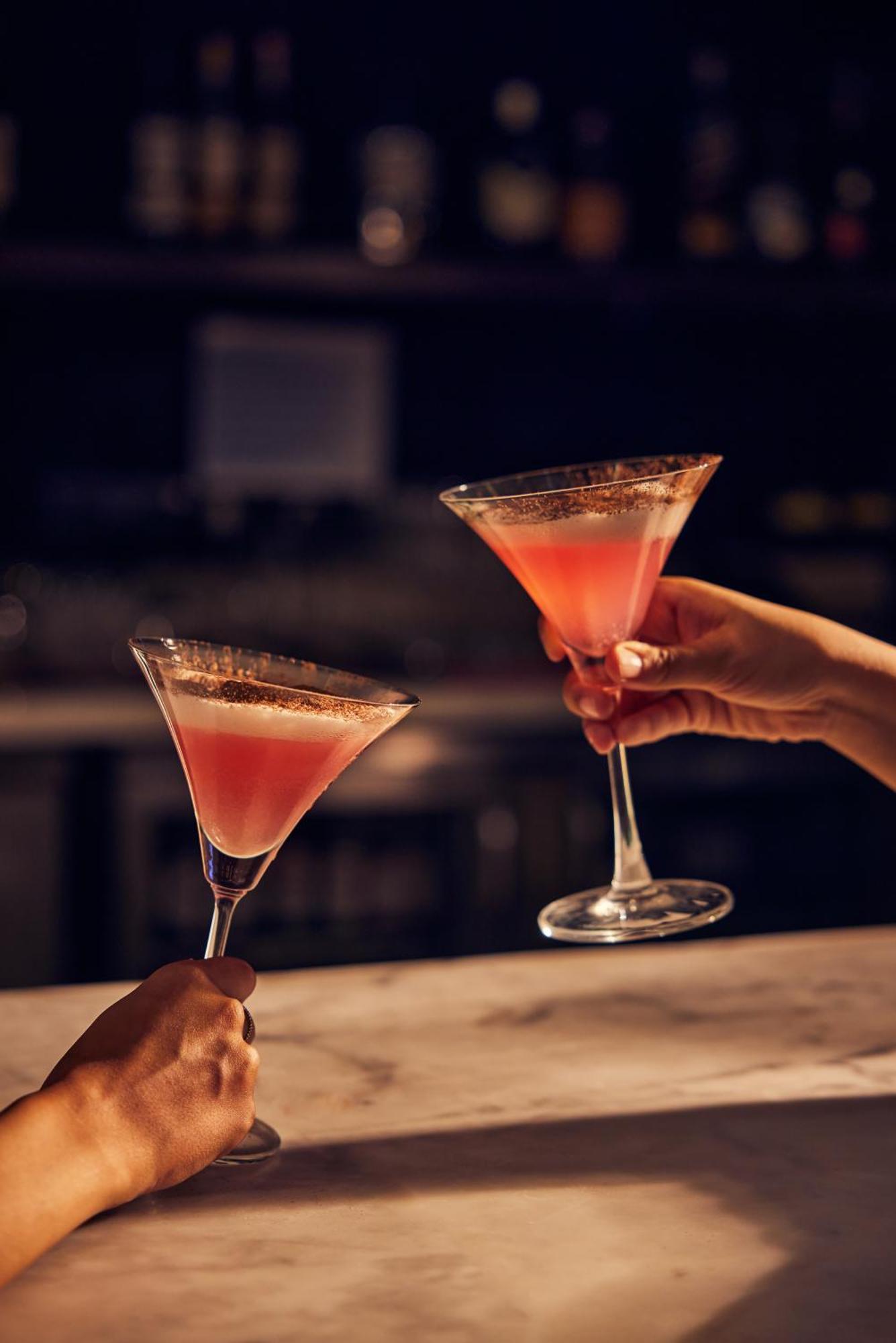 Hyatt Place Gurgaon Udyog Vihar Ngoại thất bức ảnh A hand holding a martini glass