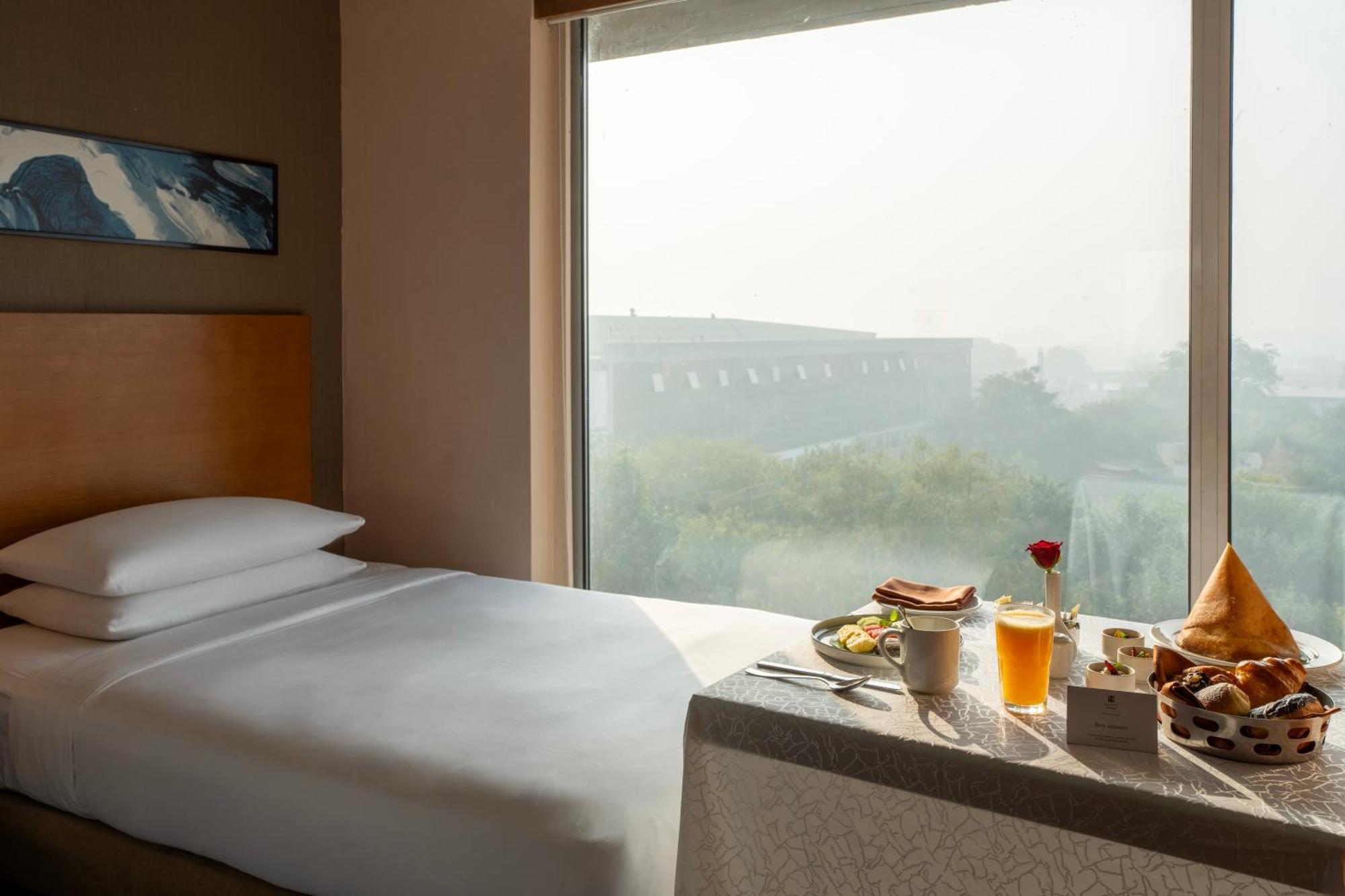 Hyatt Place Gurgaon Udyog Vihar Ngoại thất bức ảnh A room at the hotel