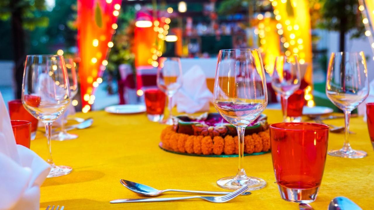 Hyatt Place Gurgaon Udyog Vihar Ngoại thất bức ảnh A table set for a meal